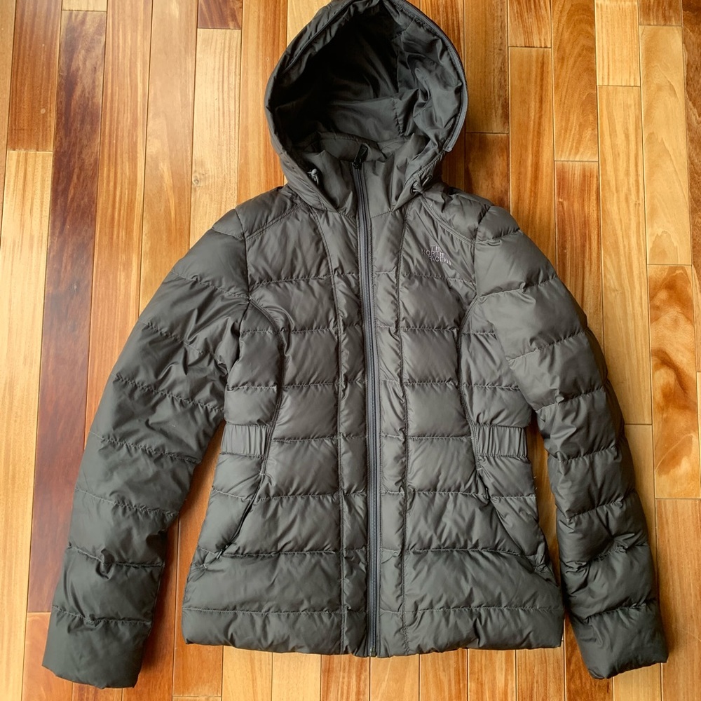 The North Face women’s puffer S down hooded jacket